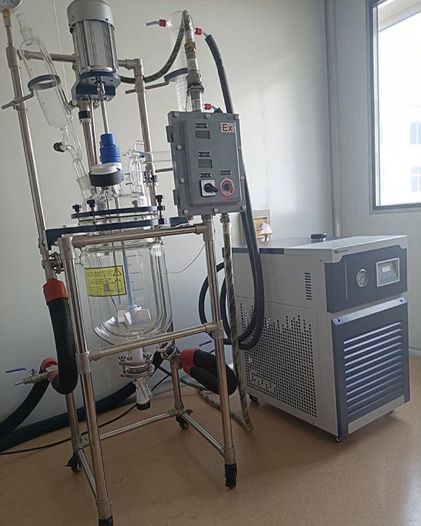 青島某動物藥品企業防爆玻璃反應釜